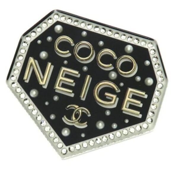 CHANEL CC Logo Rhinestone Pearl COCO NEIGE Brooch Gold Tone D18B Pin Auth #9058 - Picture 1 of 9